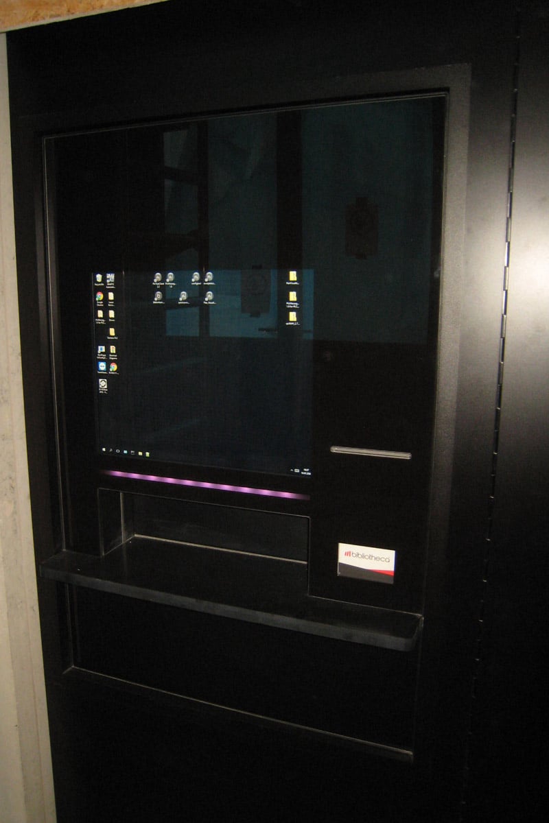 Bücher, Zeitschriften, CD/DVD  Die Medien (Bücher, Zeitschriften, CD/DVD, usw.) werden einzeln in den Rückgabeautomaten eingelegt, über RFID identifiziert und im Bibliothekssystem zurückgebucht.