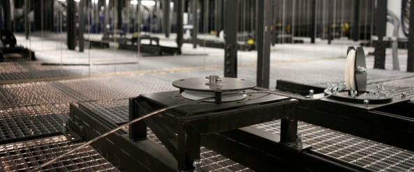 Als feste Einbauten werden z.B. bezeichnet: • Arbeits- oder Schnürboden • Rollenboden • Galerien • Turmpodeste •Treppen und Leitern. 